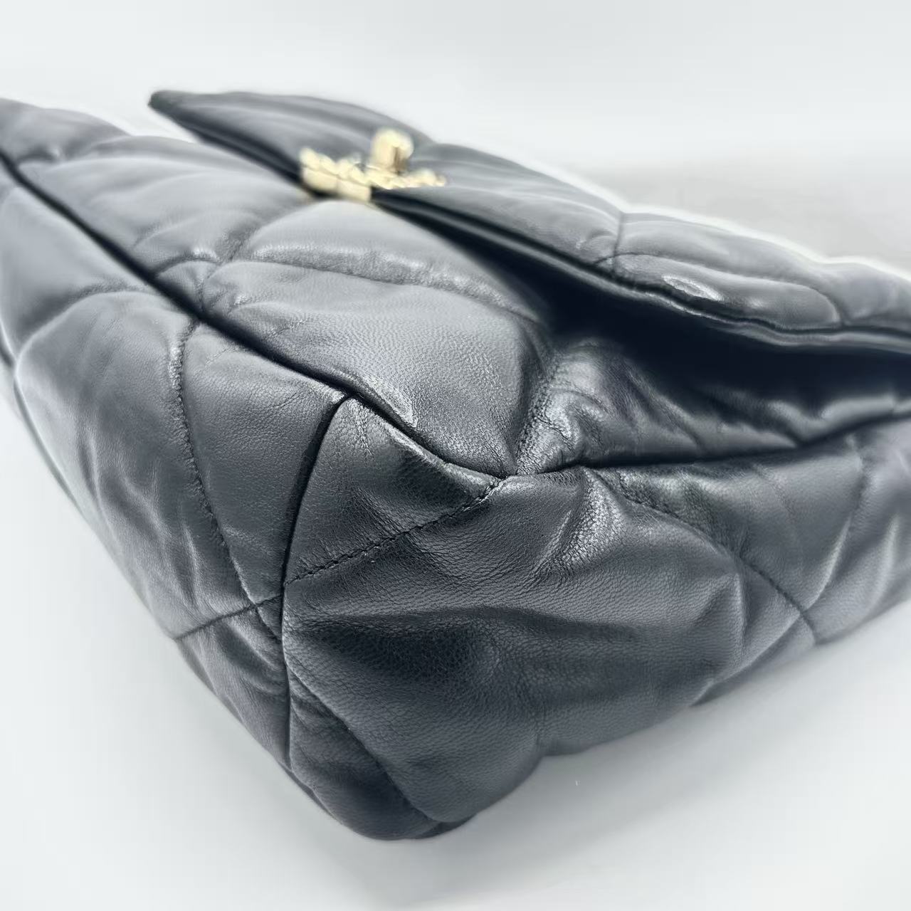 19 Flap Lambskin Large