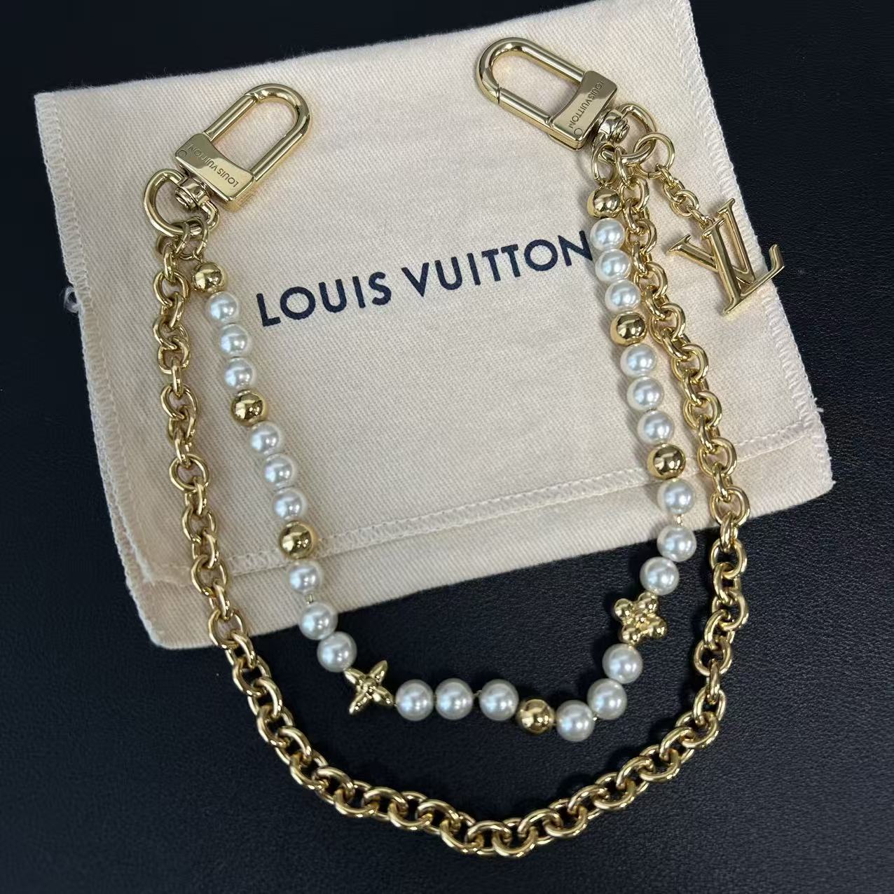 Louis Vuitton Metal Pearls Mini Chain Belt Gold twins LDZ286