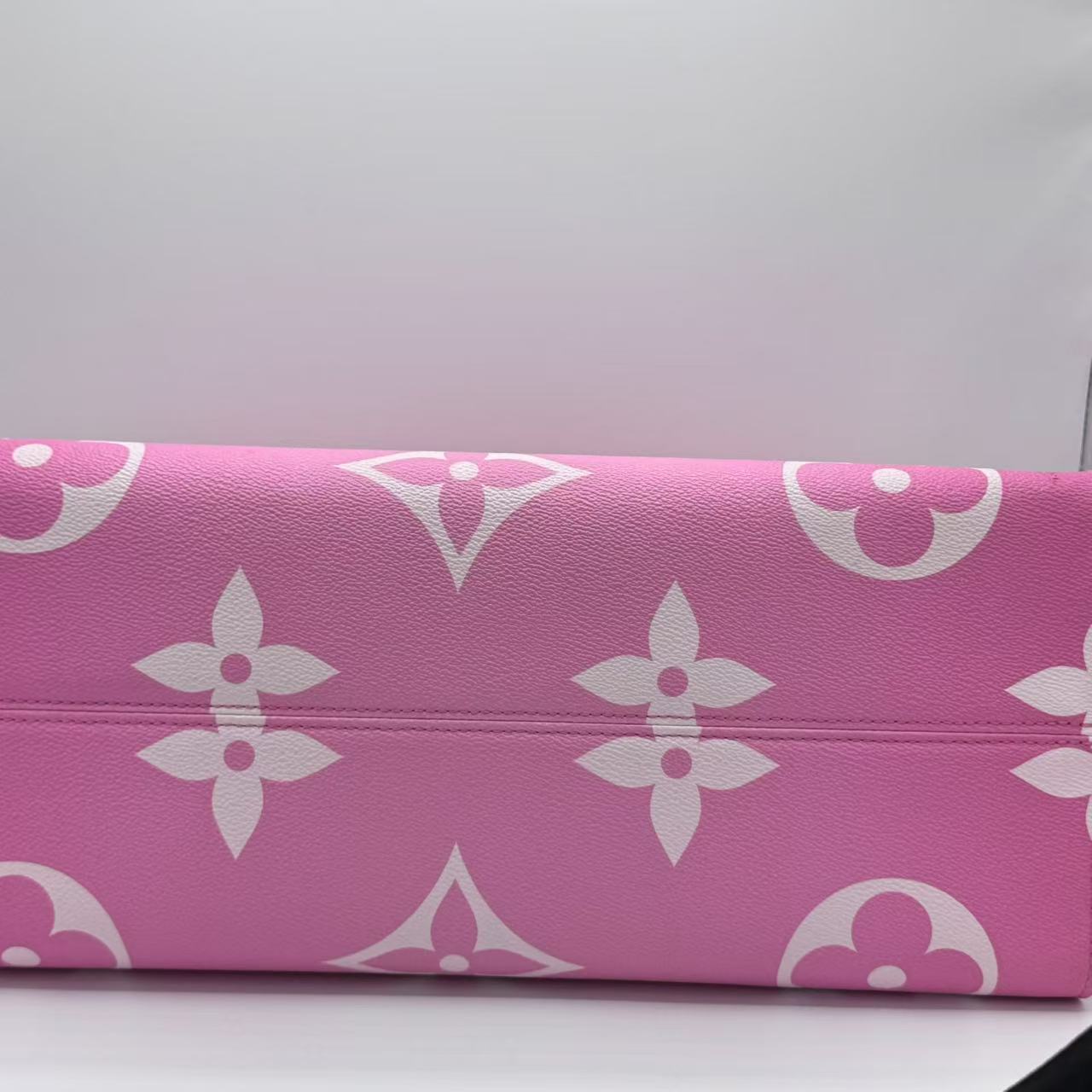 Louis Vuitton  Monogram Escale Onthego GM Rouge