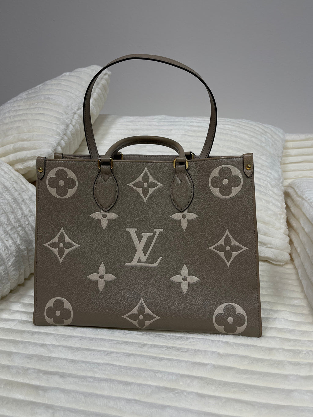 Louis Vuitton Empreinte Monogram Giant Onthego PM Tourterelle Creme