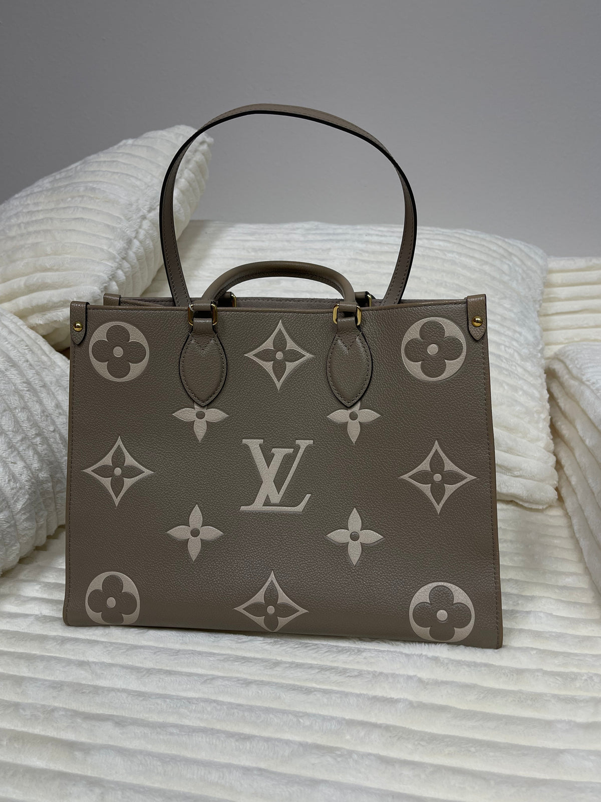 Louis Vuitton Empreinte Monogram Giant Onthego PM Tourterelle Creme