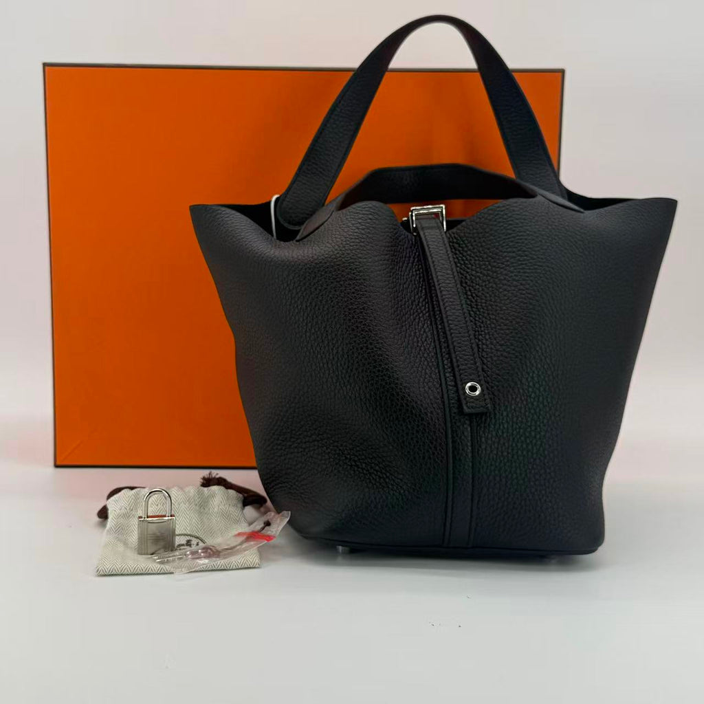 Picotin Lock 22 Clemence Noir Palladium Hardware