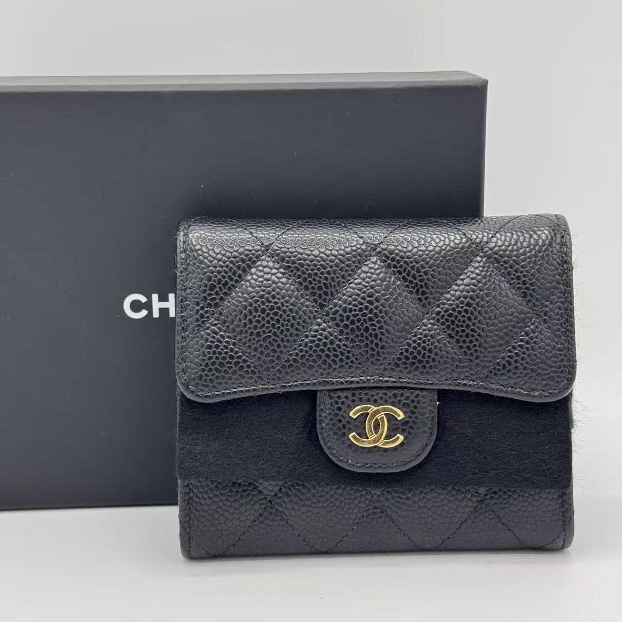 CC Compact Classic Flap Wallet Quilted Caviar