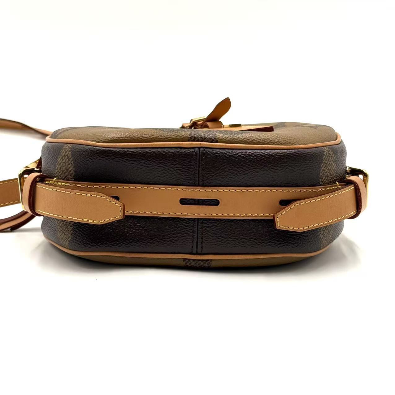 Reverse Monogram Giant Boite Chapeau Souple