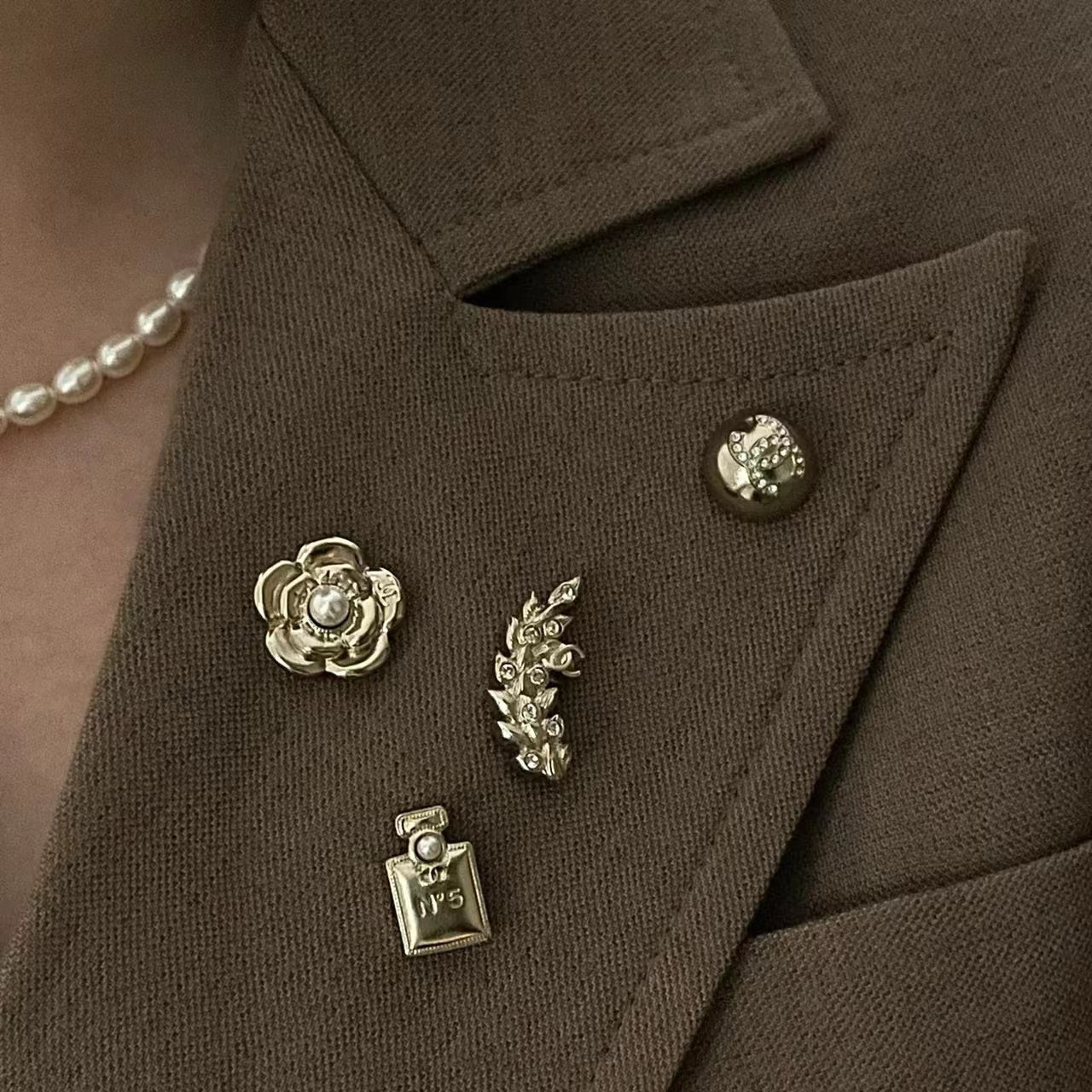 Chanel CC Logo Brooch Metal (4 in 1 combo) twins LDJ3597