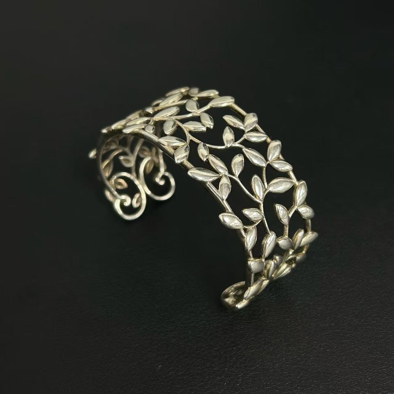 Tiffany & Co. Sterling Silver Paloma Picasso Olive Leaf Cuff Bracelet Twins LDJ4284