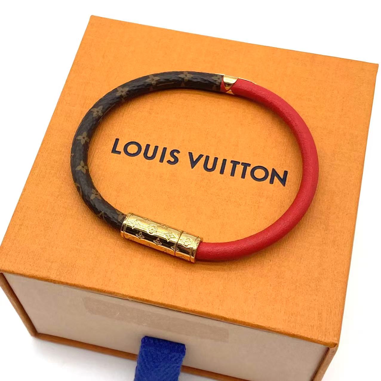 Daily Confidential Bracelet Red