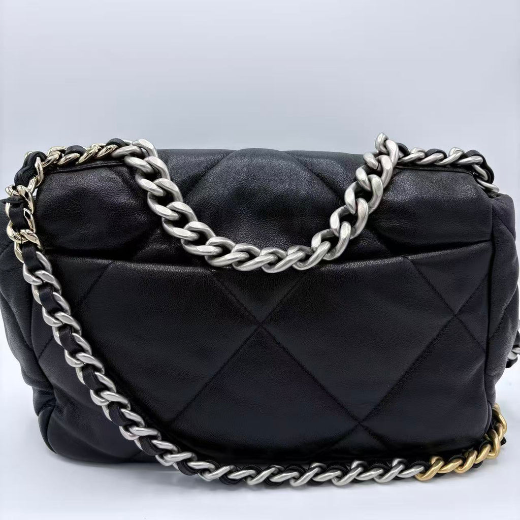 19 Flap Bag Quilted Leather Medium Black