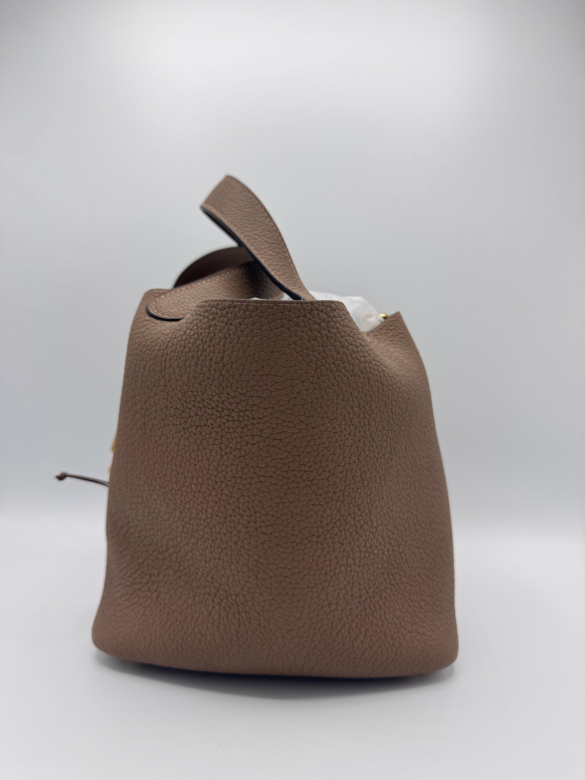 Hermes -Taurillon Maurice Picotin Lock 18 PM Beige De Weimar