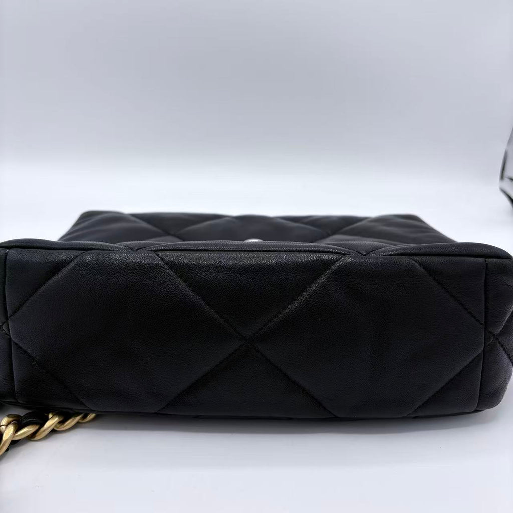 19 Flap Bag Quilted Leather Medium Black