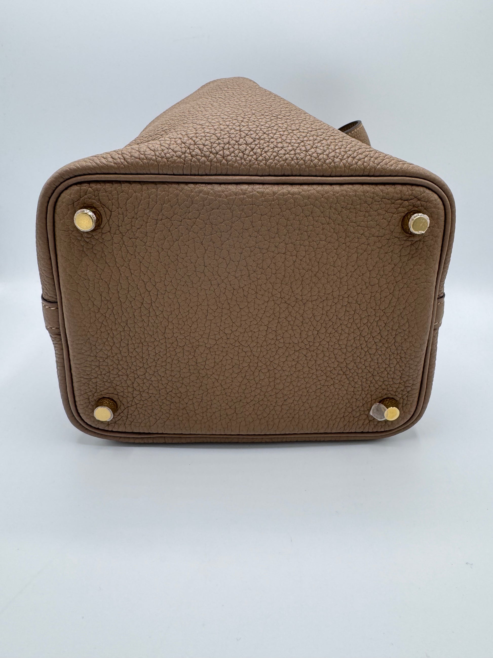 Hermes -Taurillon Maurice Picotin Lock 18 PM Beige De Weimar