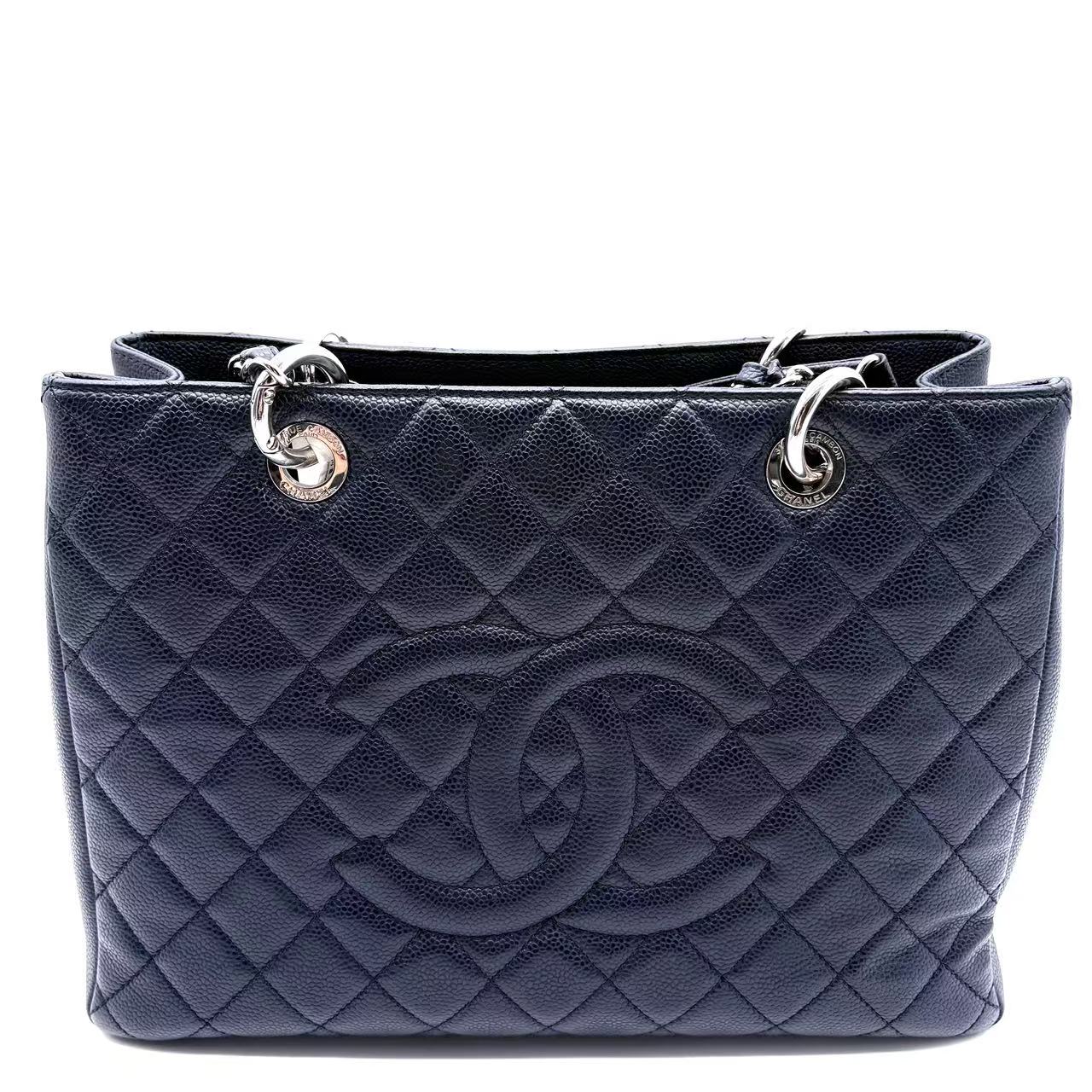 Grand Shopping Tote Quilted Caviar