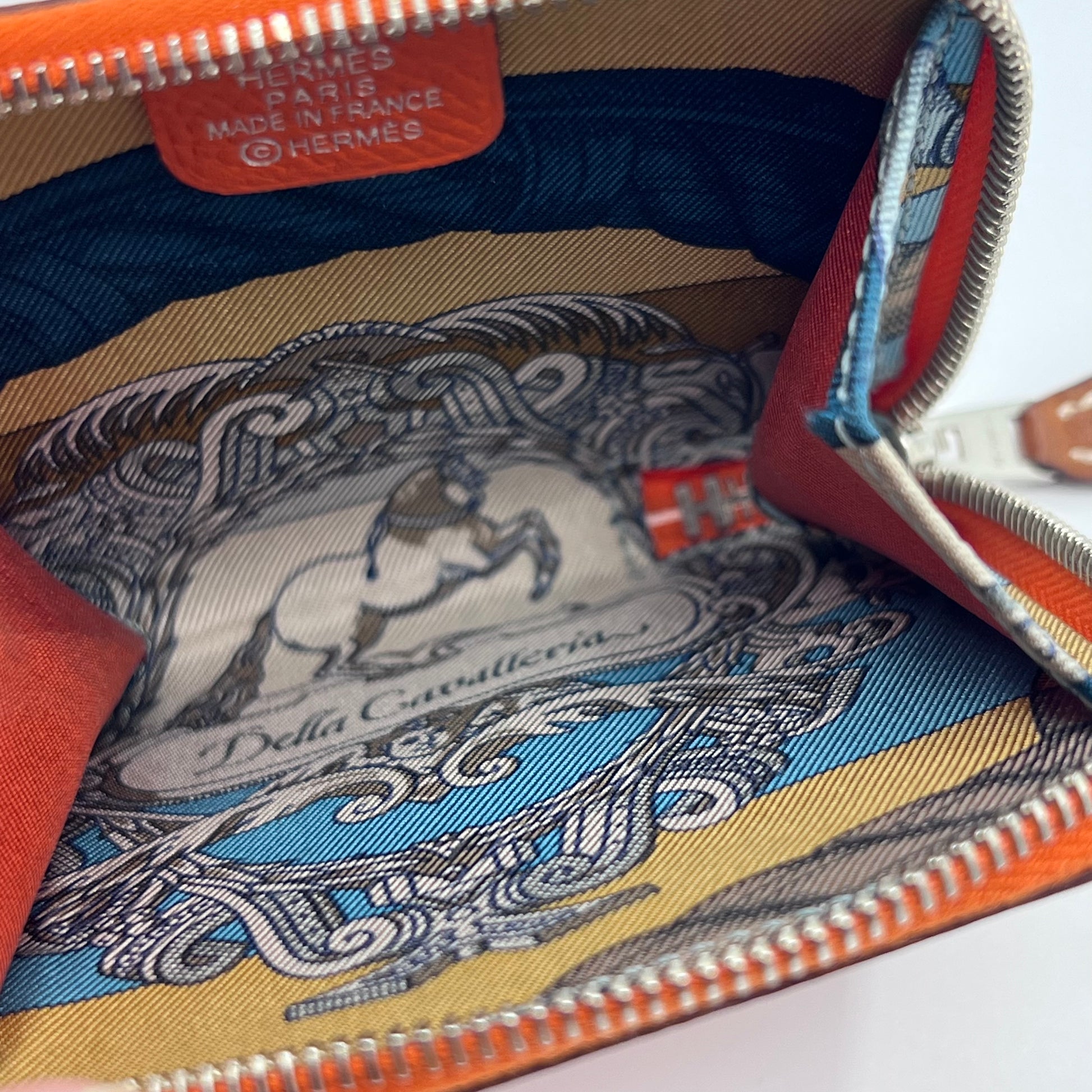 Epsom Silk'In Compact Wallet Sesame