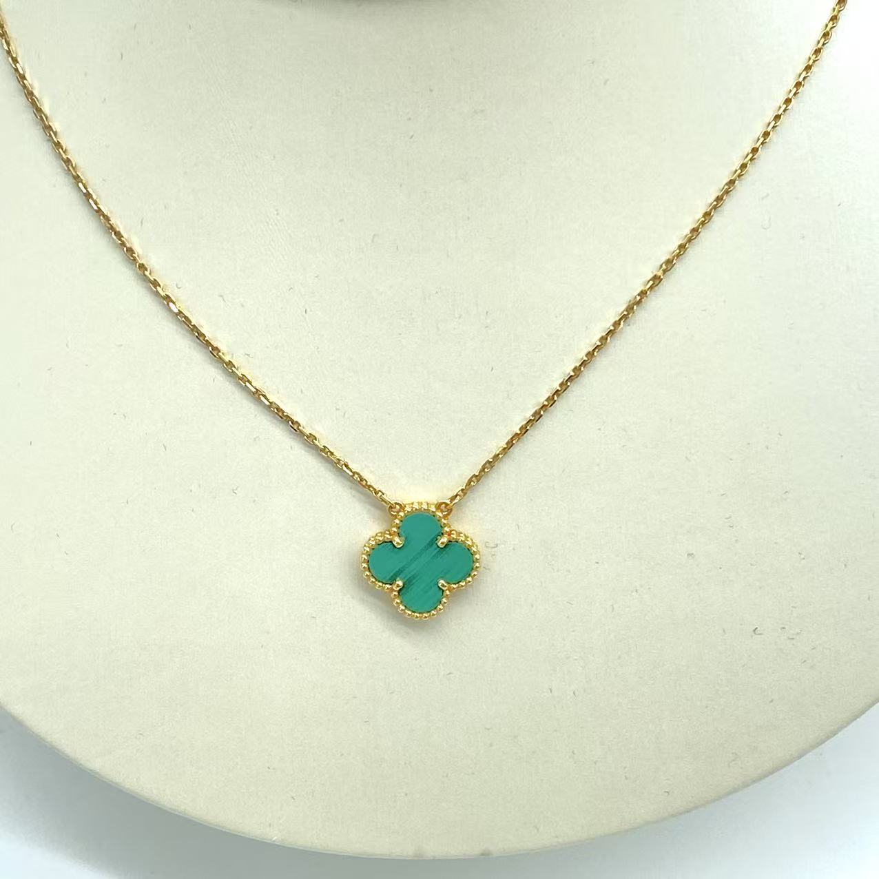 18K Yellow Gold Malachite Vintage Alhambra Pendant Necklace