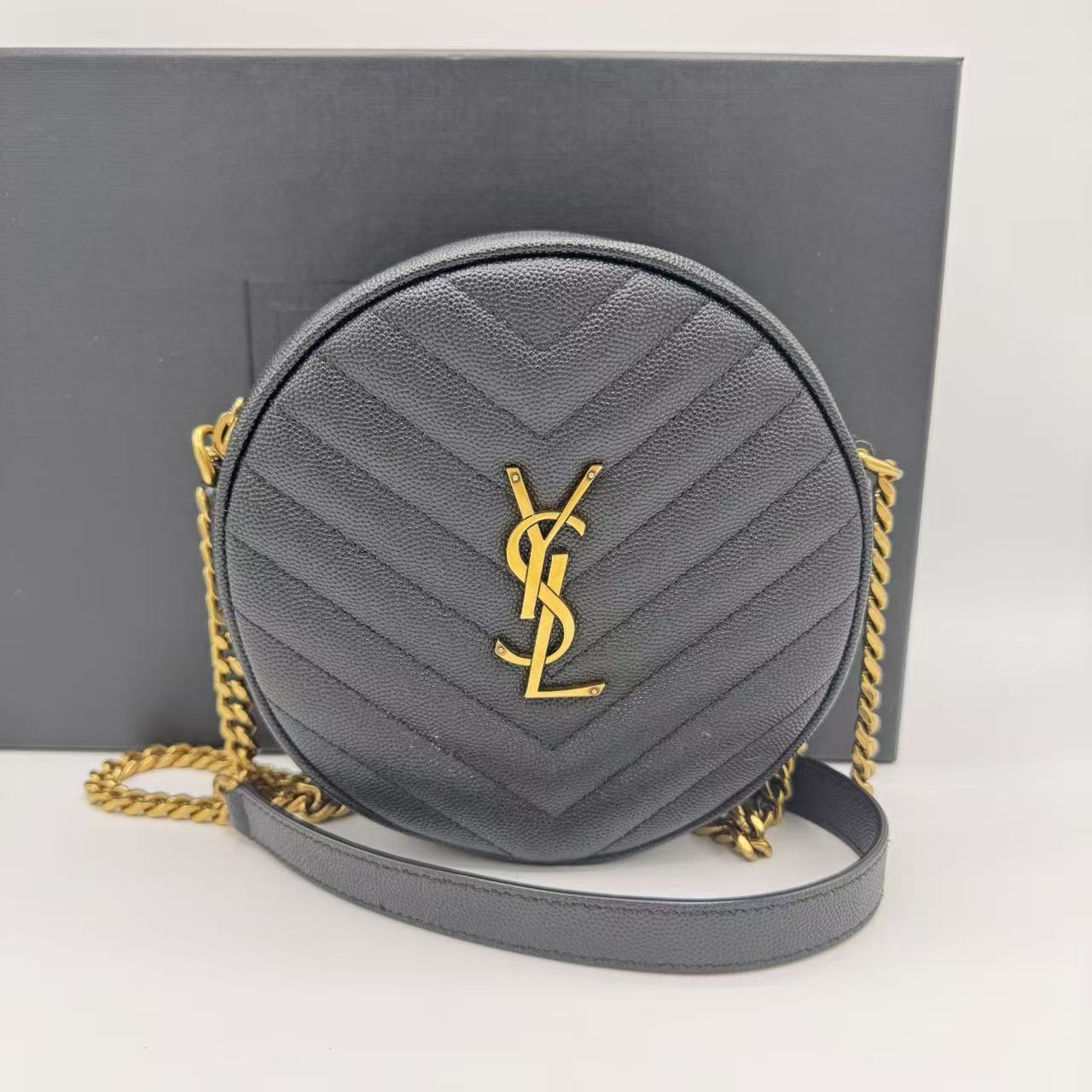 Vinyle Round Camera Bag Matelasse Chevron Leather