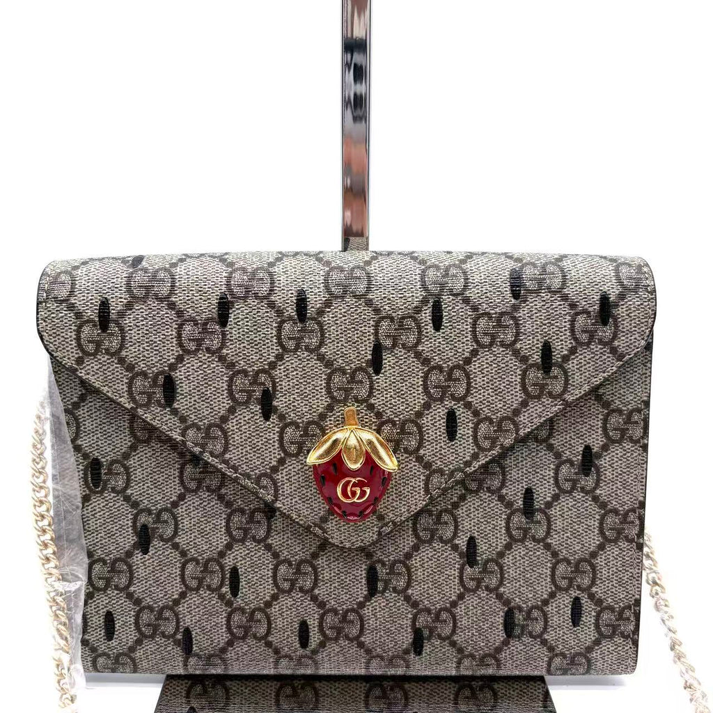 GG Supreme Strawberry Wallet on Chain