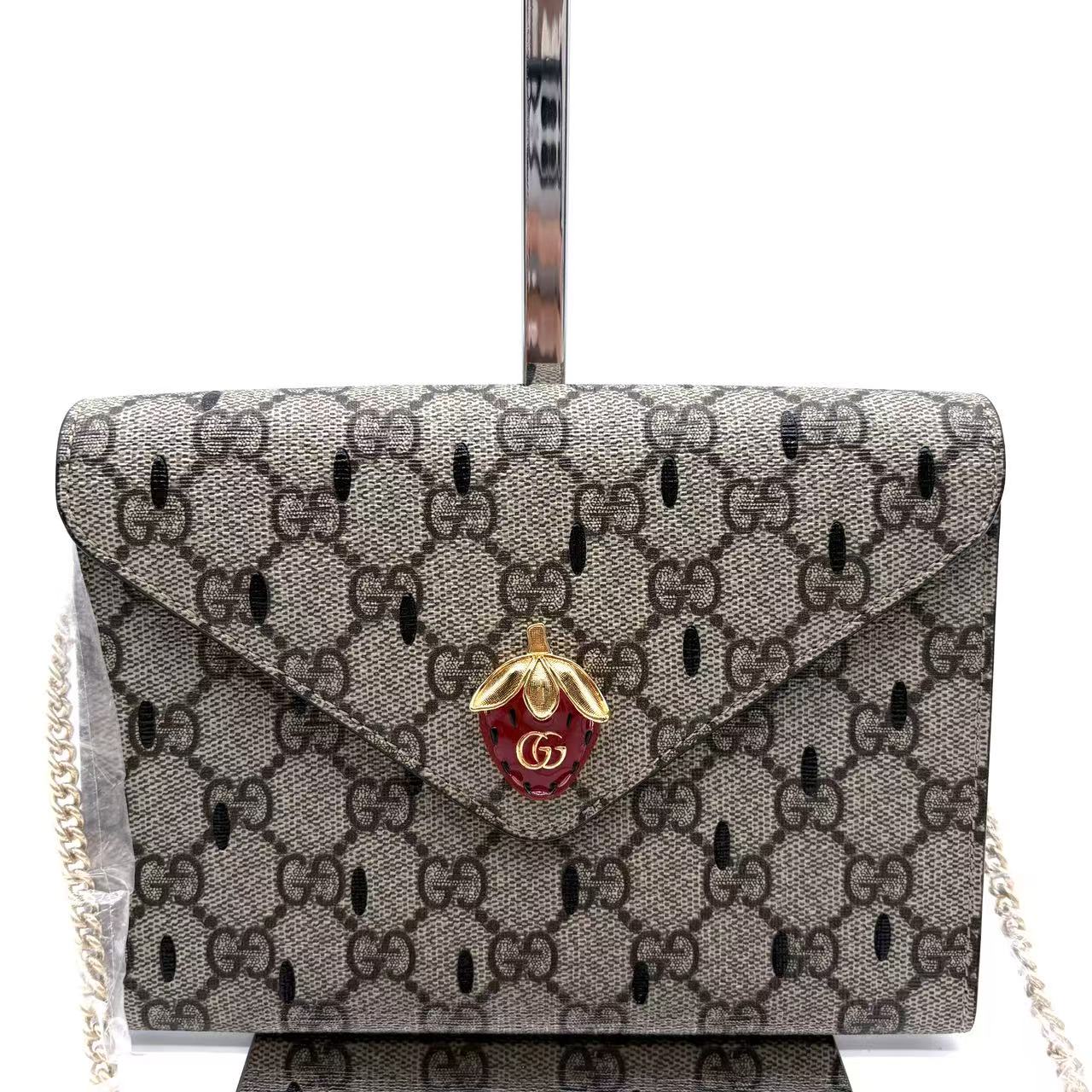 GG Supreme Strawberry Wallet on Chain