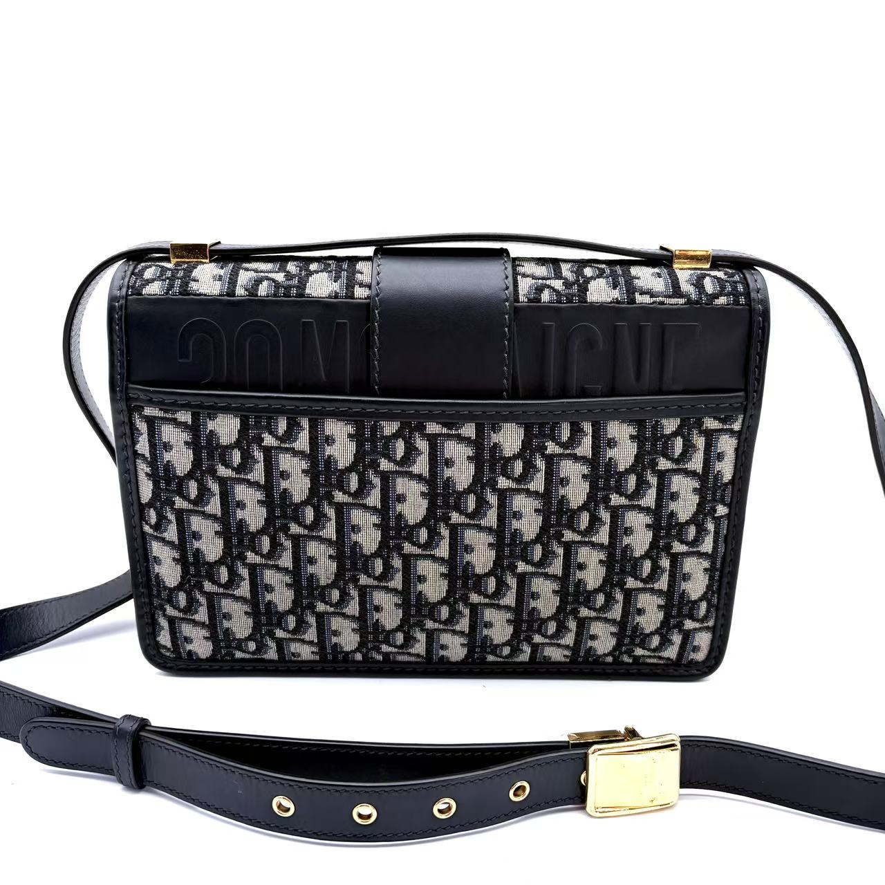 30 Montaigne East-West Bag with Chain