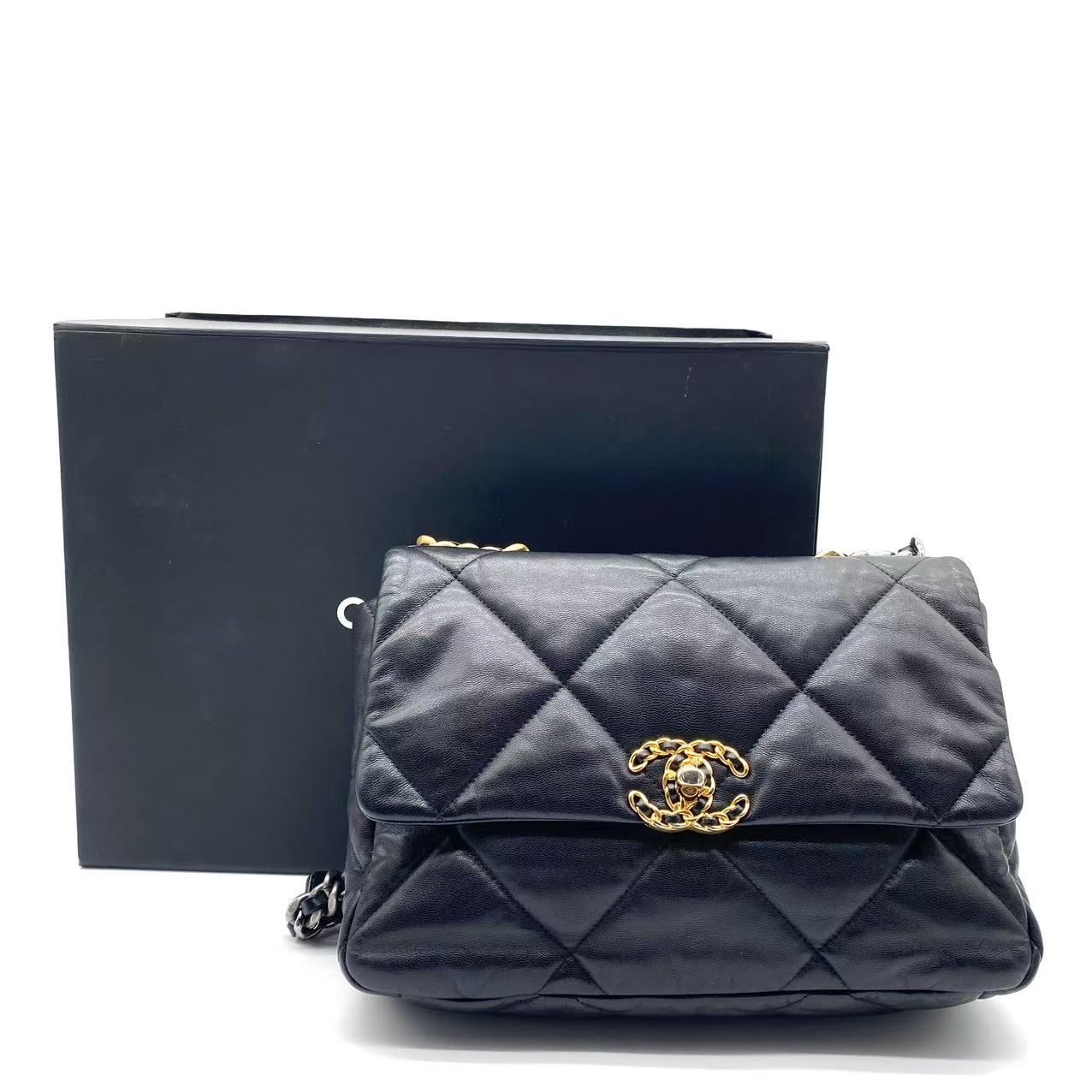 Chanel 19 leather handbag