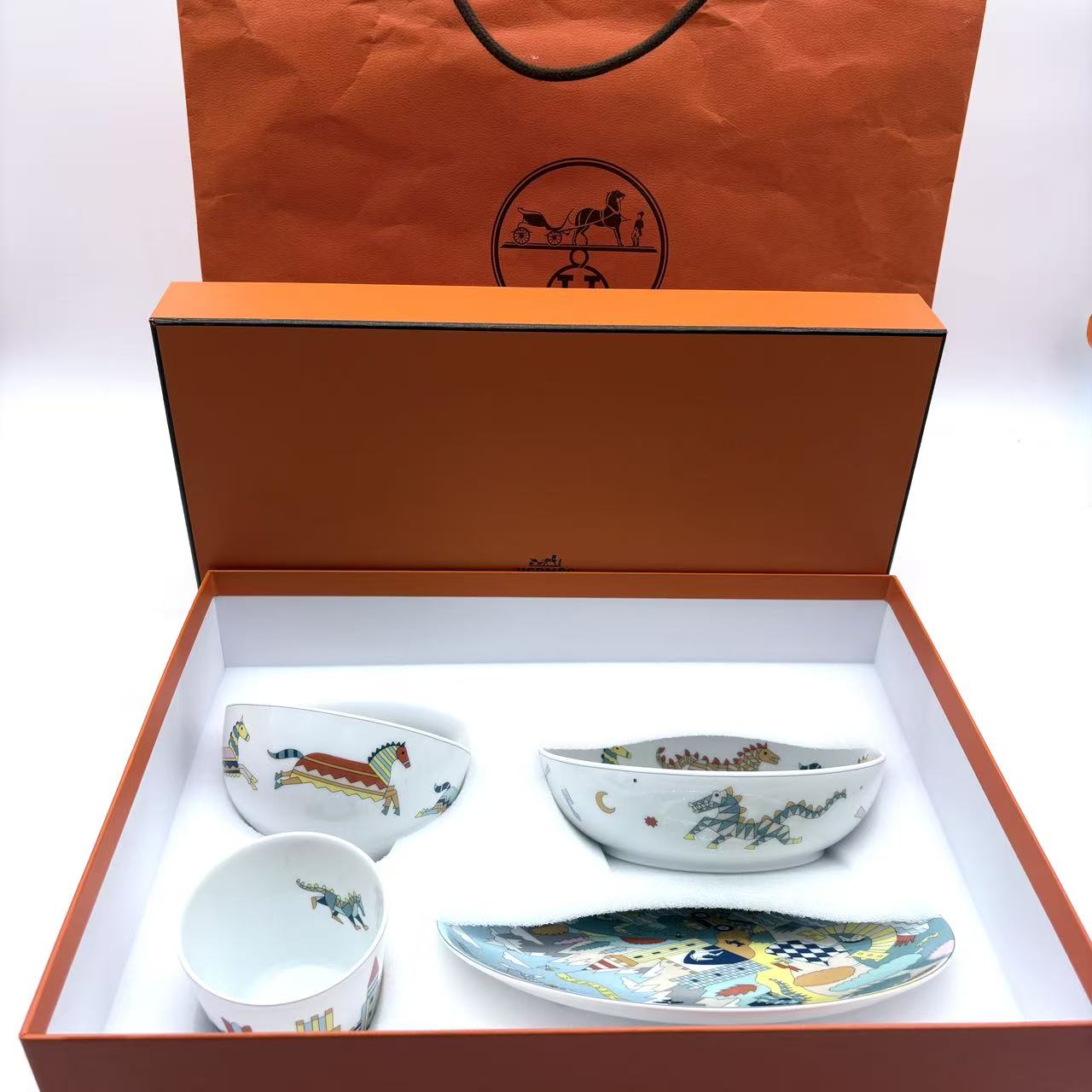 Epopee Set of 4 White Multicolor Porcelain Tableware Set