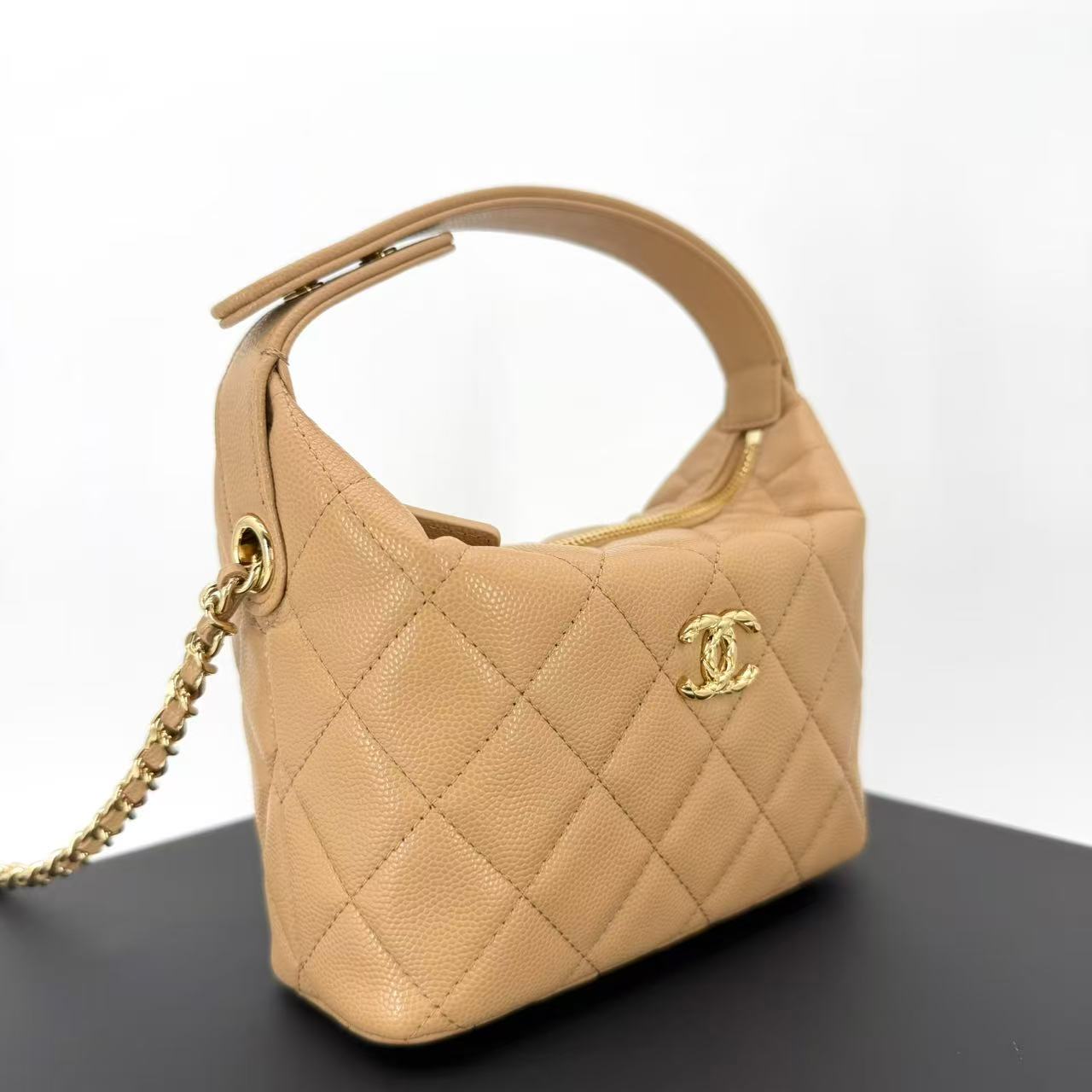 25A Dark Beige Caviar Quilted Métiers D'Art Clutch With Chain with light gold-tone hardware