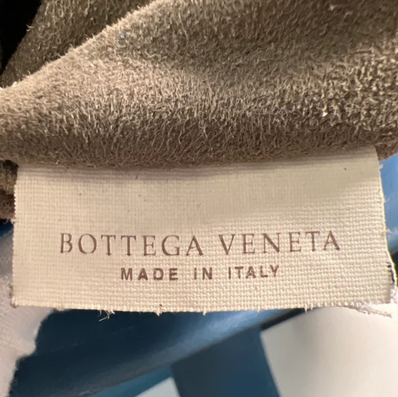 Intrecciato Medium Roma Bag B24113