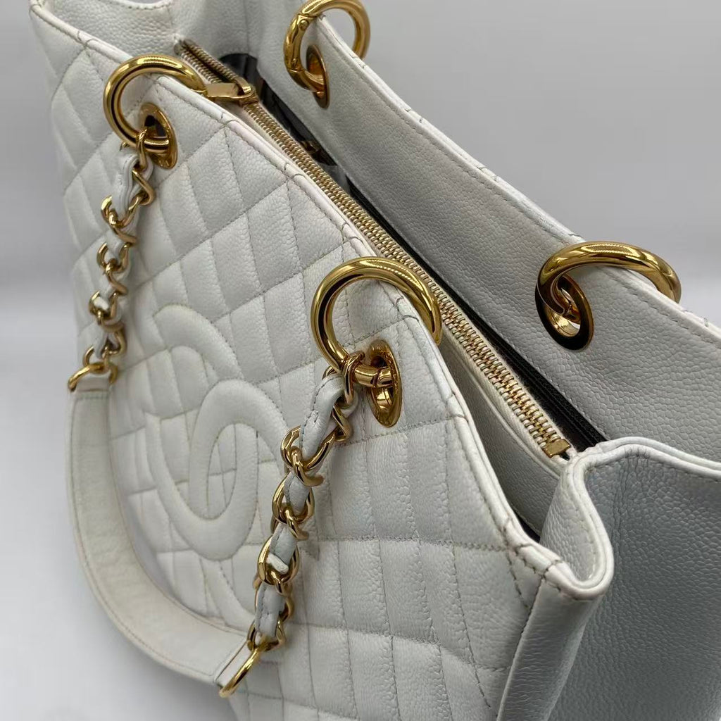 Caviar Quilted Grand Shopping Tote GST White