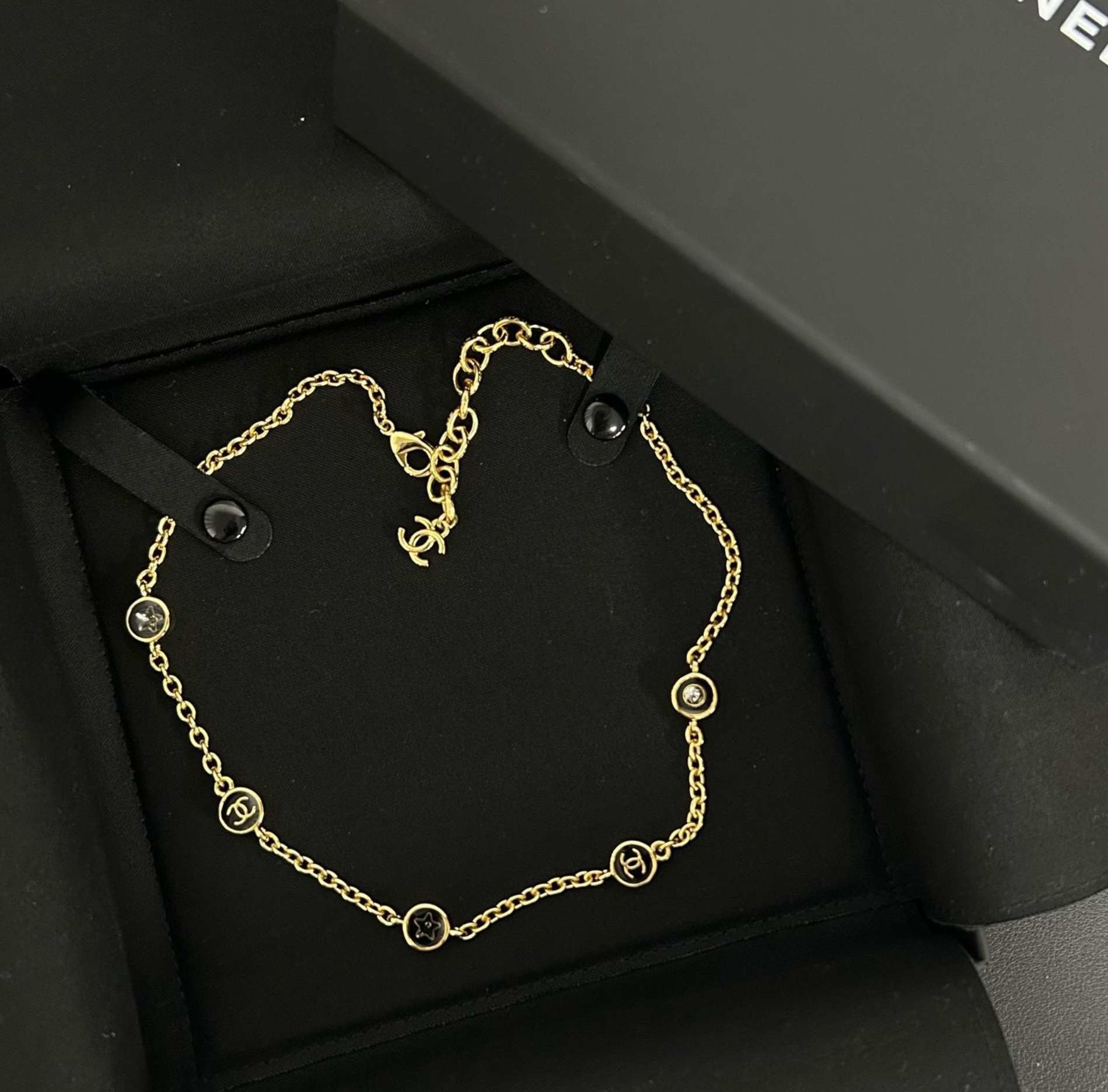 Chanel Pearl & Strass CC Choker Pendant Necklace Twins LDZ1040