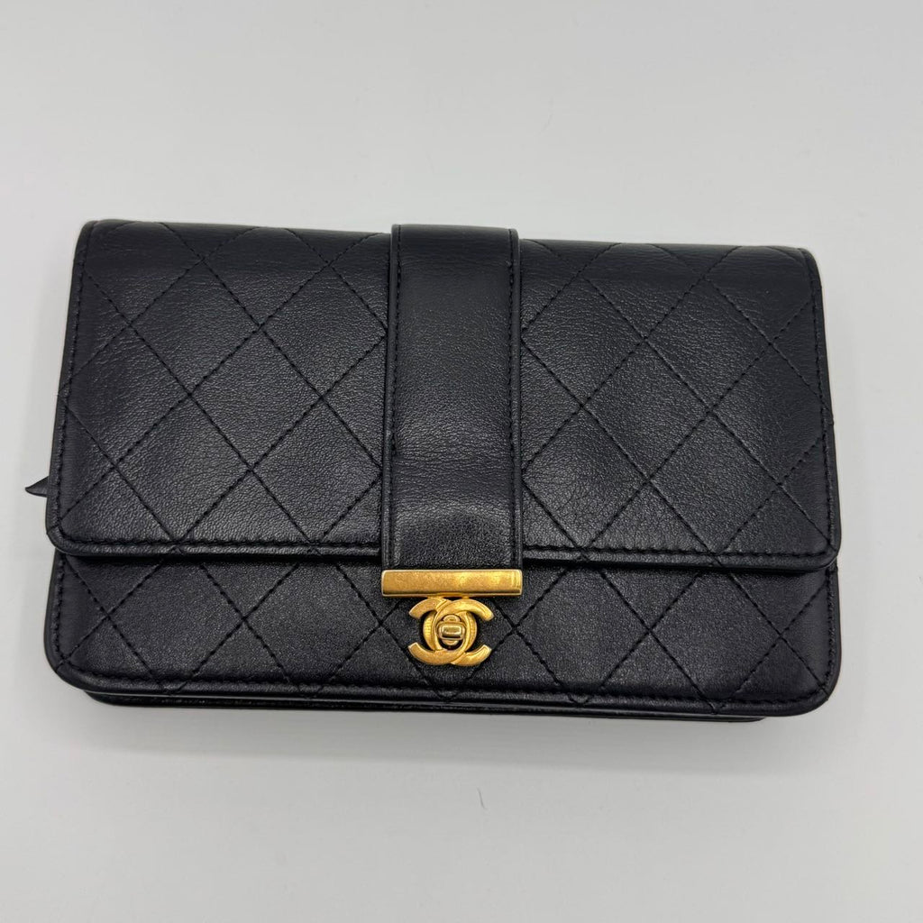 CHANEL Matelasse Turnlock Wallet Black