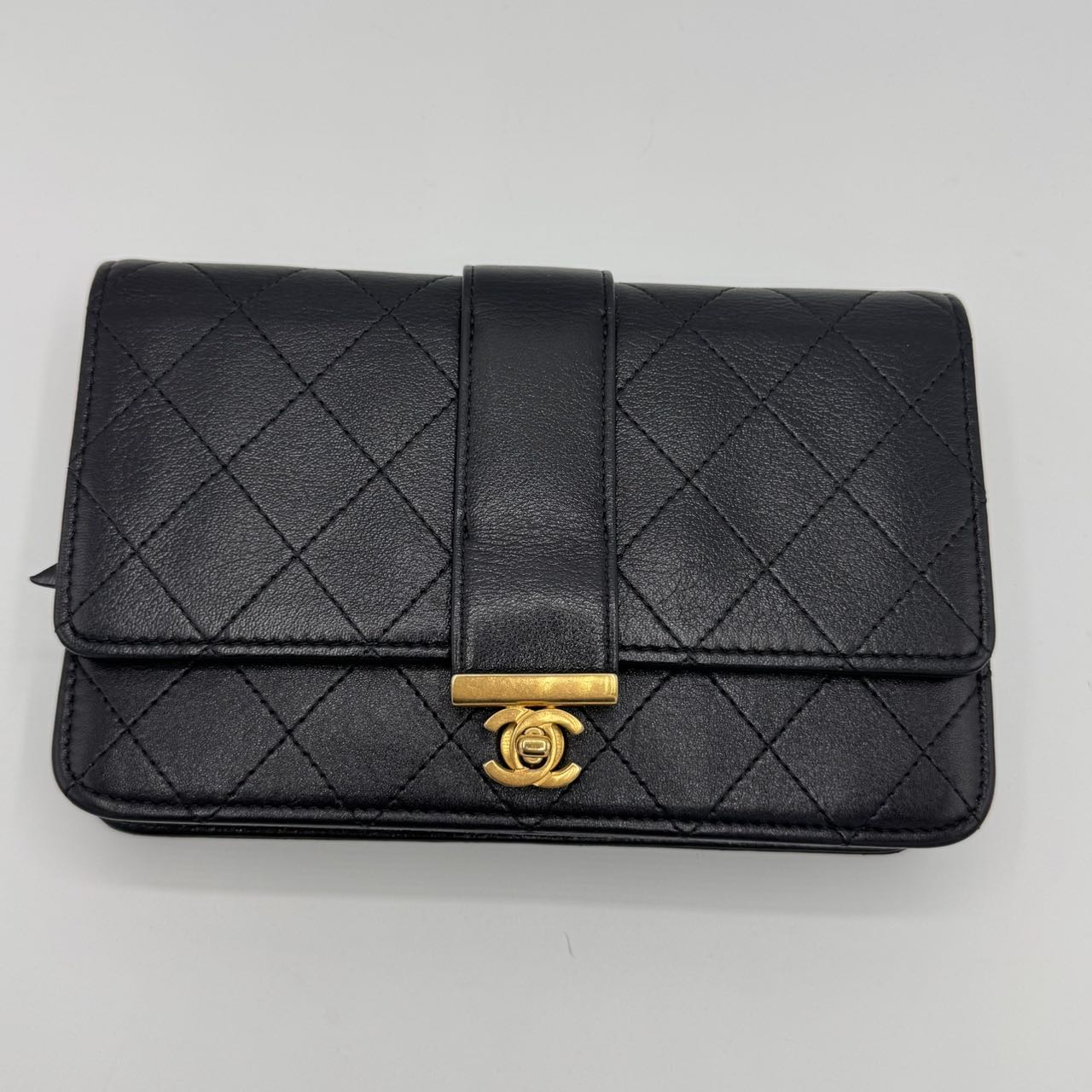 CHANEL Matelasse Turnlock Wallet Black