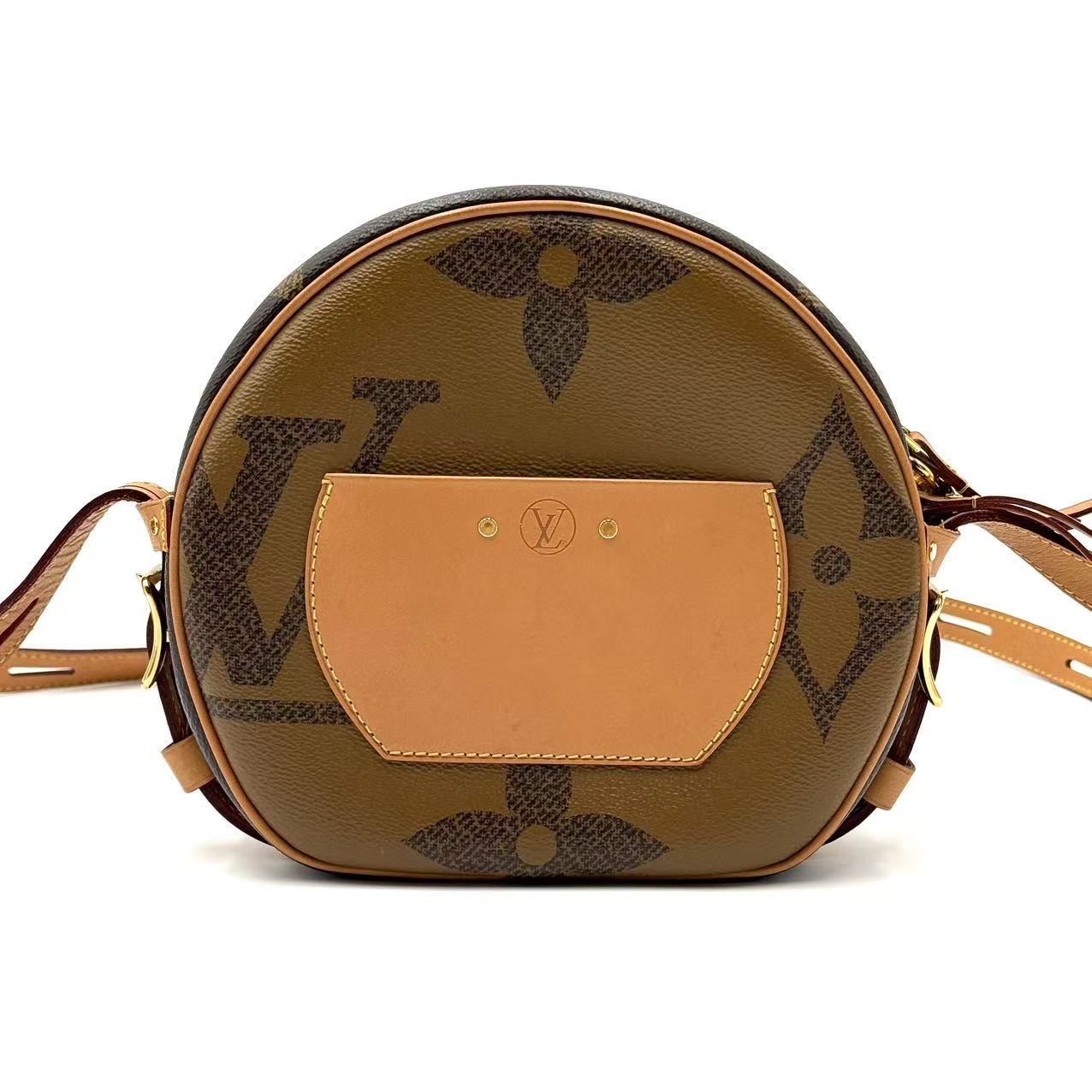 Reverse Monogram Giant Boite Chapeau Souple