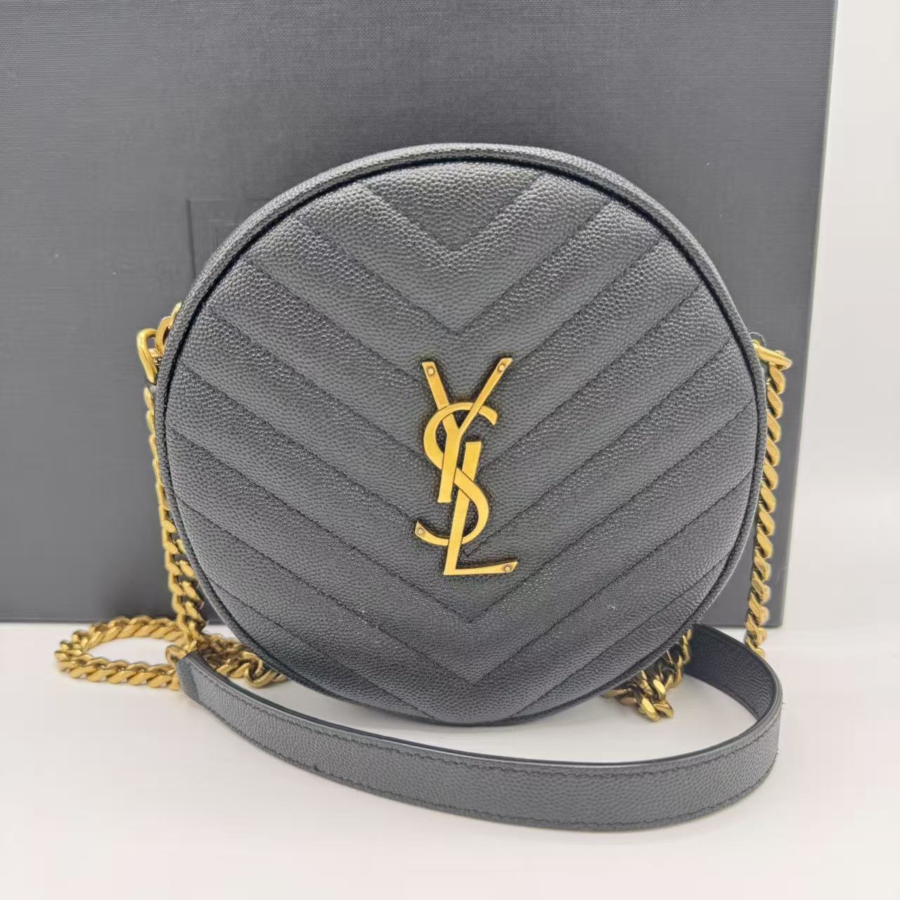 Vinyle Round Camera Bag Matelasse Chevron Leather