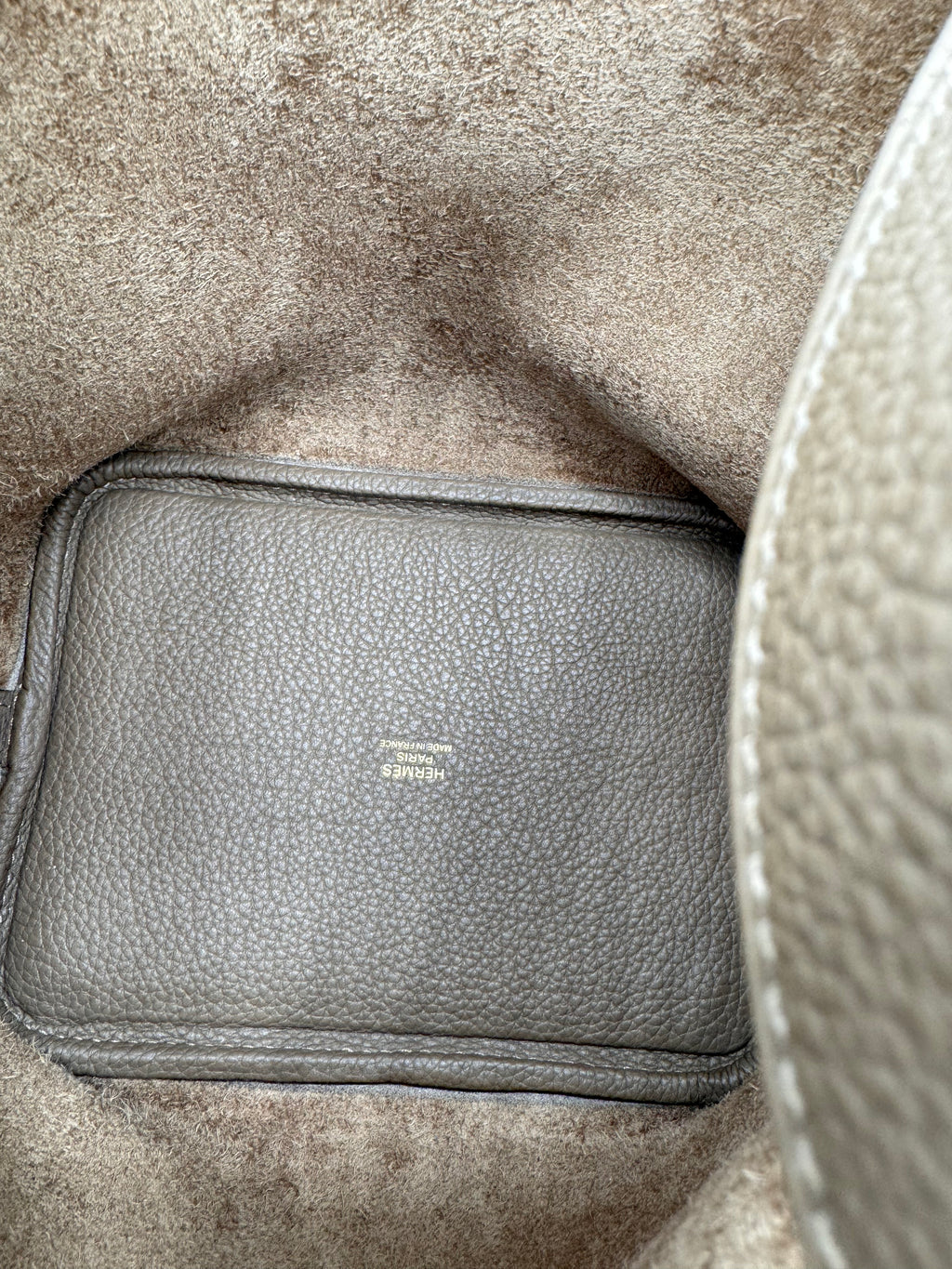 Hermes -Taurillon Maurice Picotin Lock 18 PM Beige De Weimar