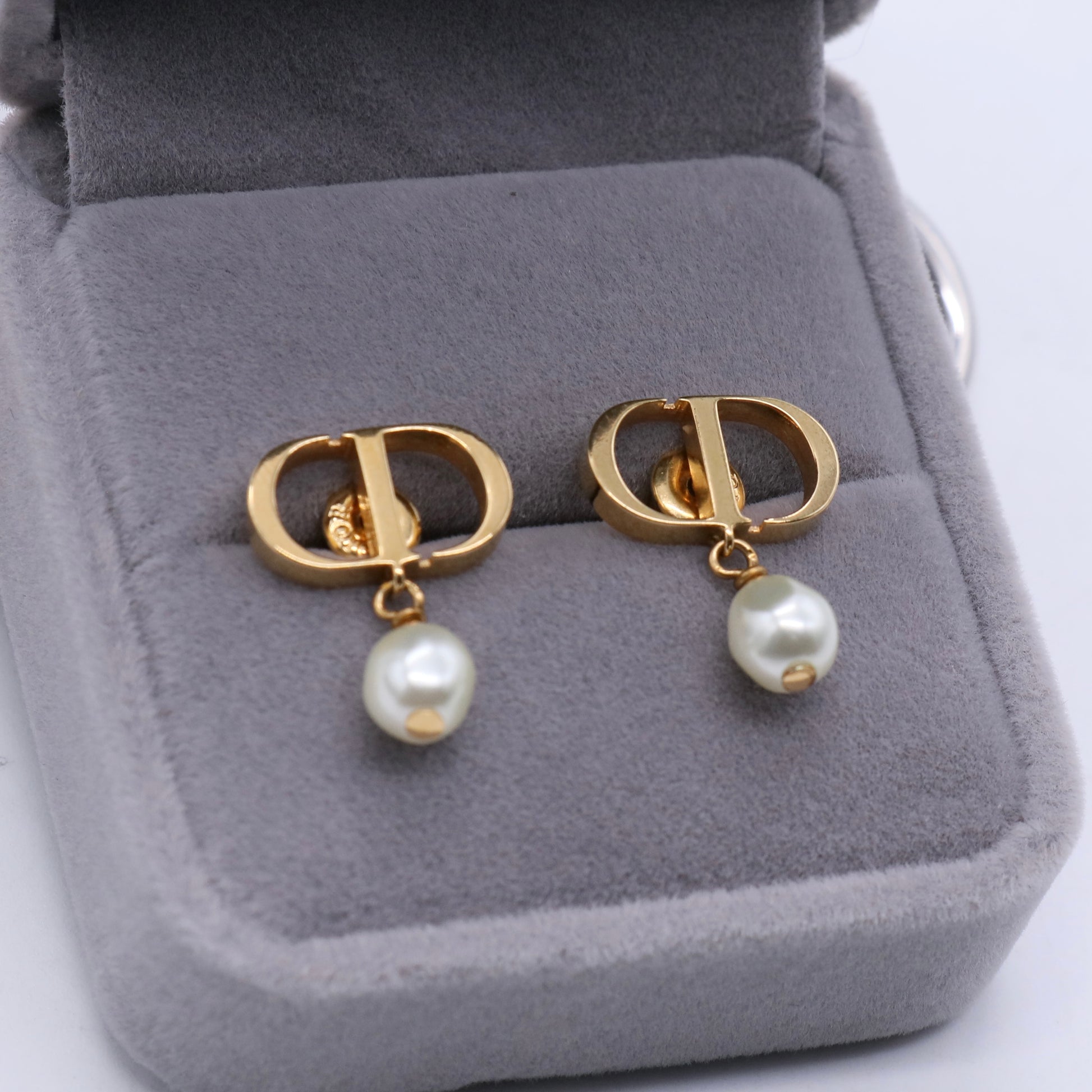 Antique Gold-Finish Metal and White Resin Pearls Earrings LDJ3936
