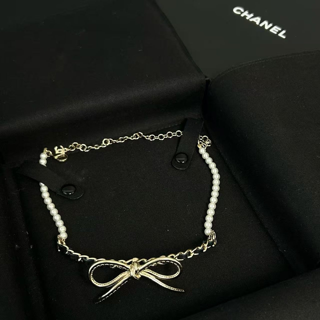 Chanel Faux Pearl & Leather Bow Choker Necklace Twins LDJ4293