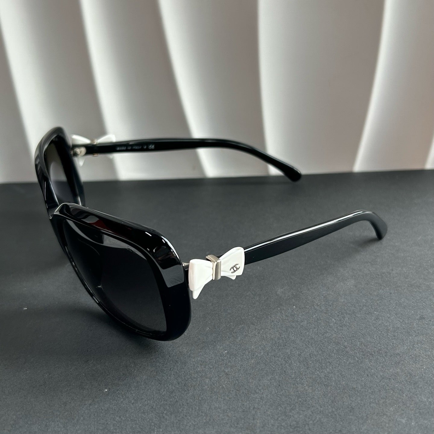 Chanel Coco Logos Bow White Sunglasses Black Twins LDJ3852