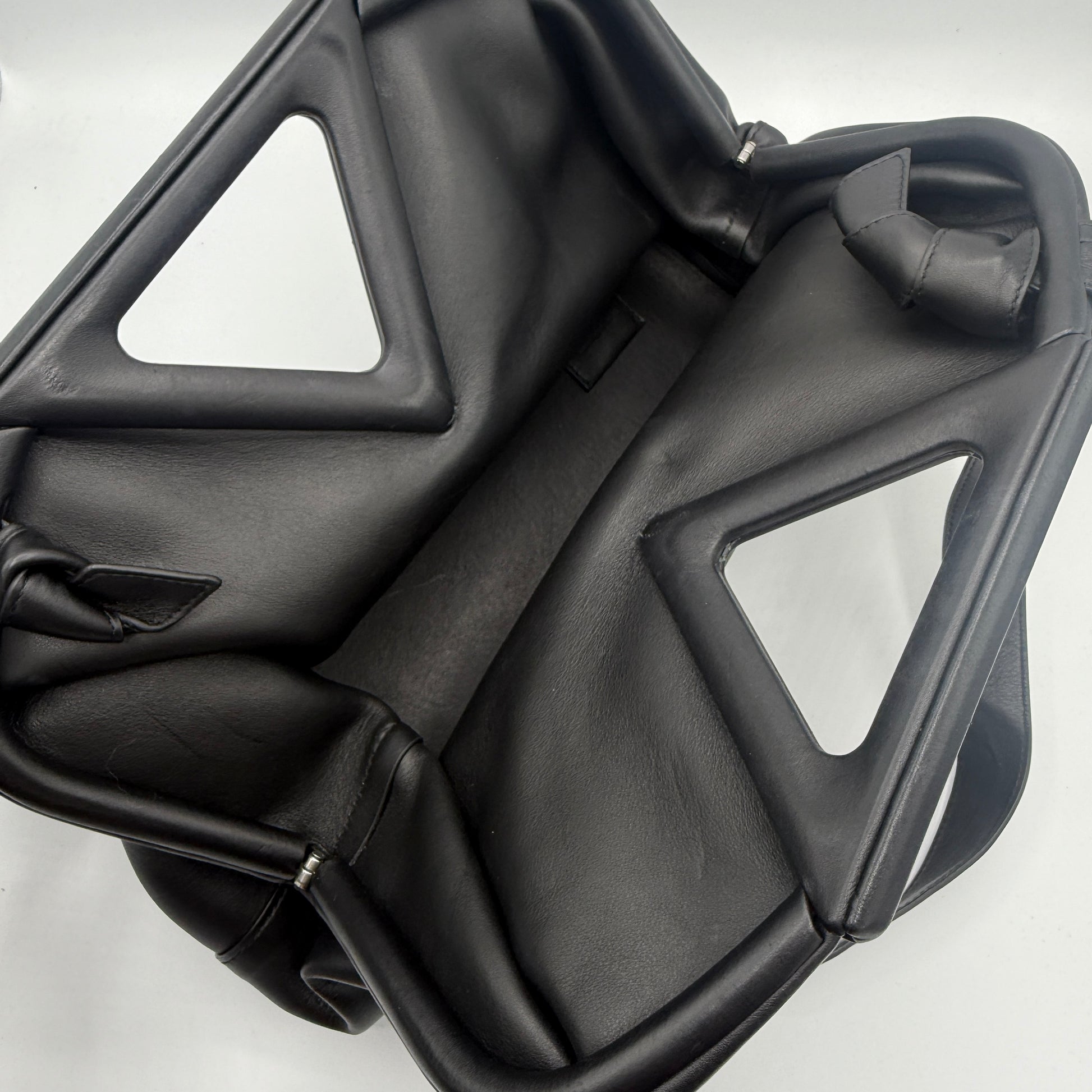 Point Shoulder Bag Leather Medium