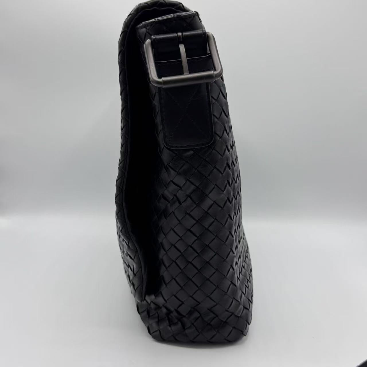 Bottega Veneta Square Flap Messenger Bag Intrecciato Nappa Medium