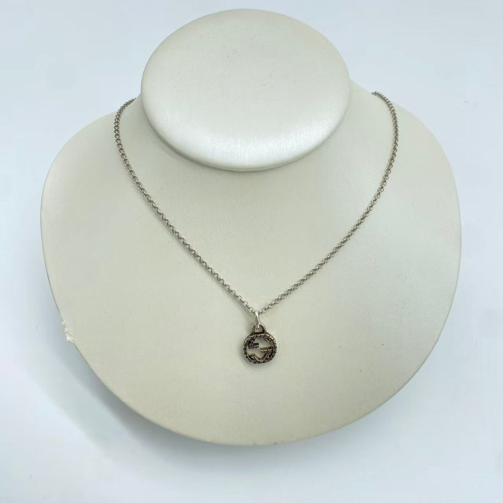 Interlocking pendant necklace