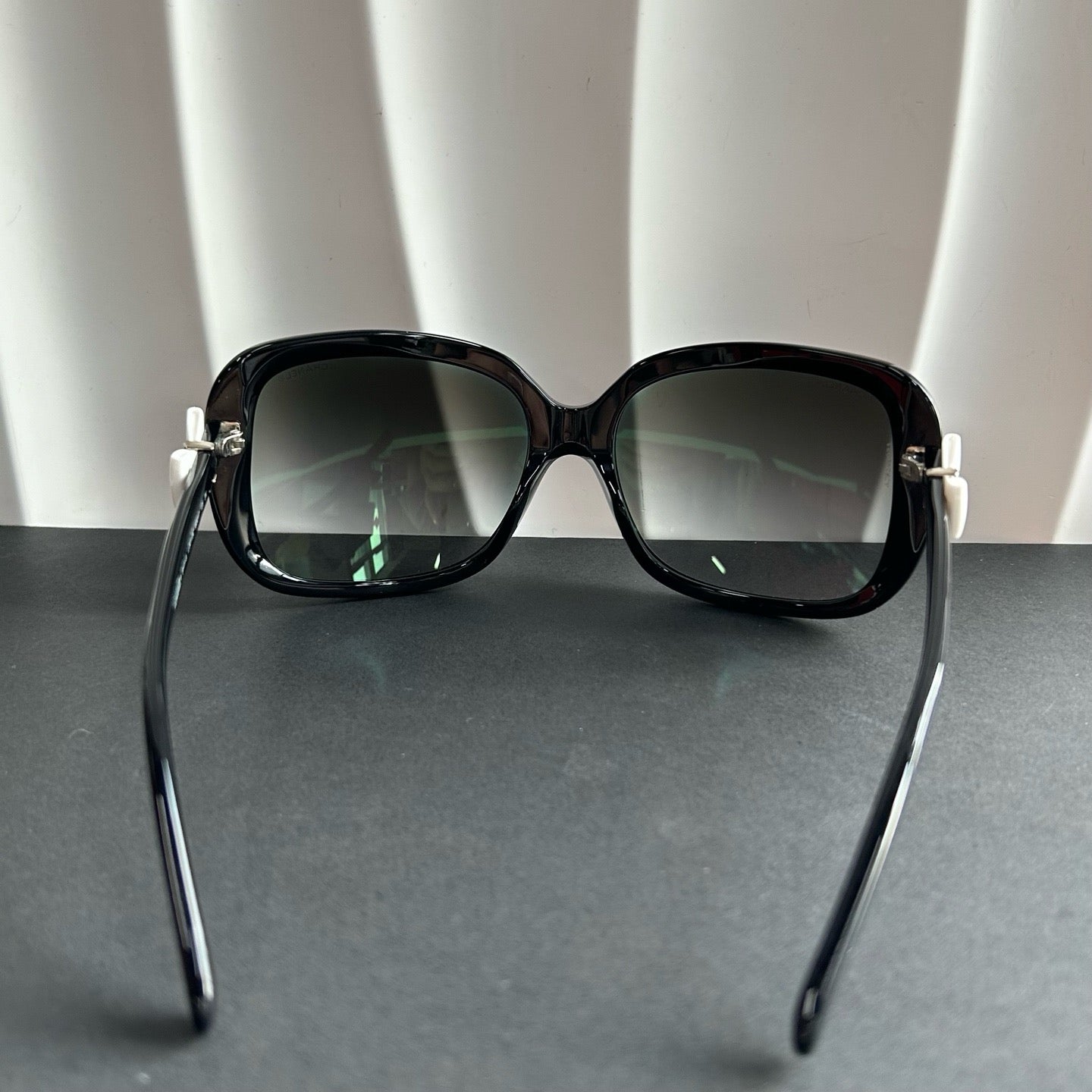 Chanel Coco Logos Bow White Sunglasses Black Twins LDJ3852