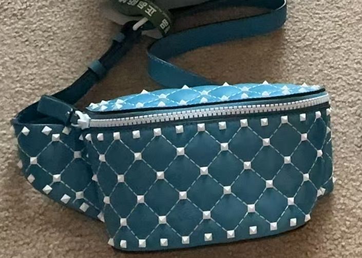 Valentino Garavani Free Rockstud Spike Belt Bag B21565(无照片）