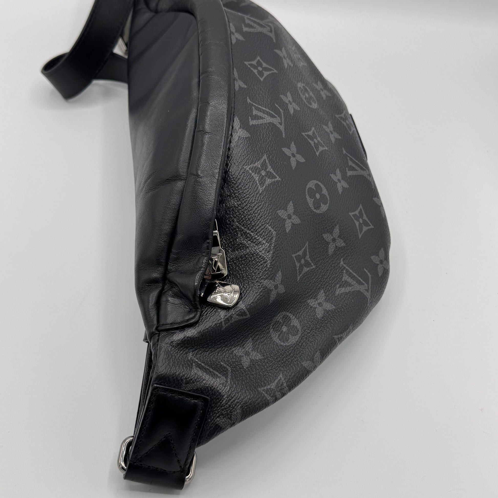 Louis Vuitton Discovery Bumbag Monogram Eclipse Canvas