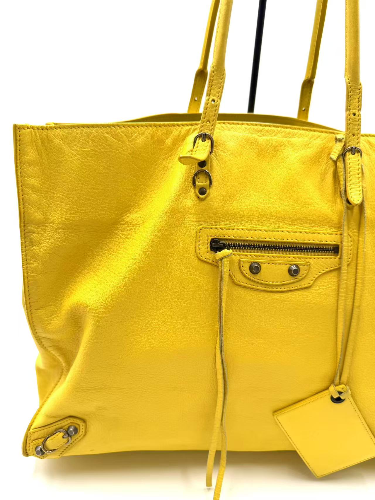 Papier B4 Zip Around Classic Studs Bag Leather