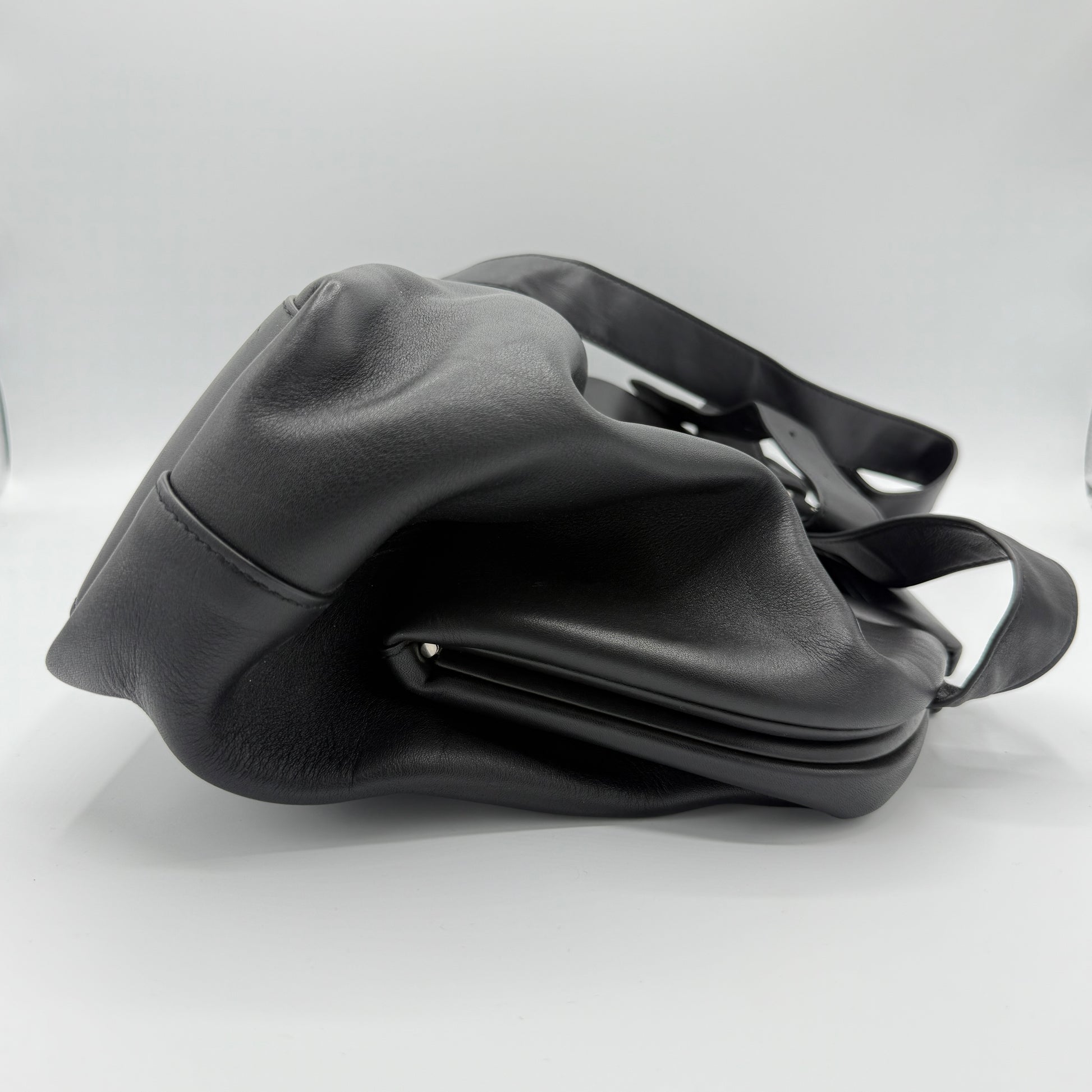 Point Shoulder Bag Leather Medium