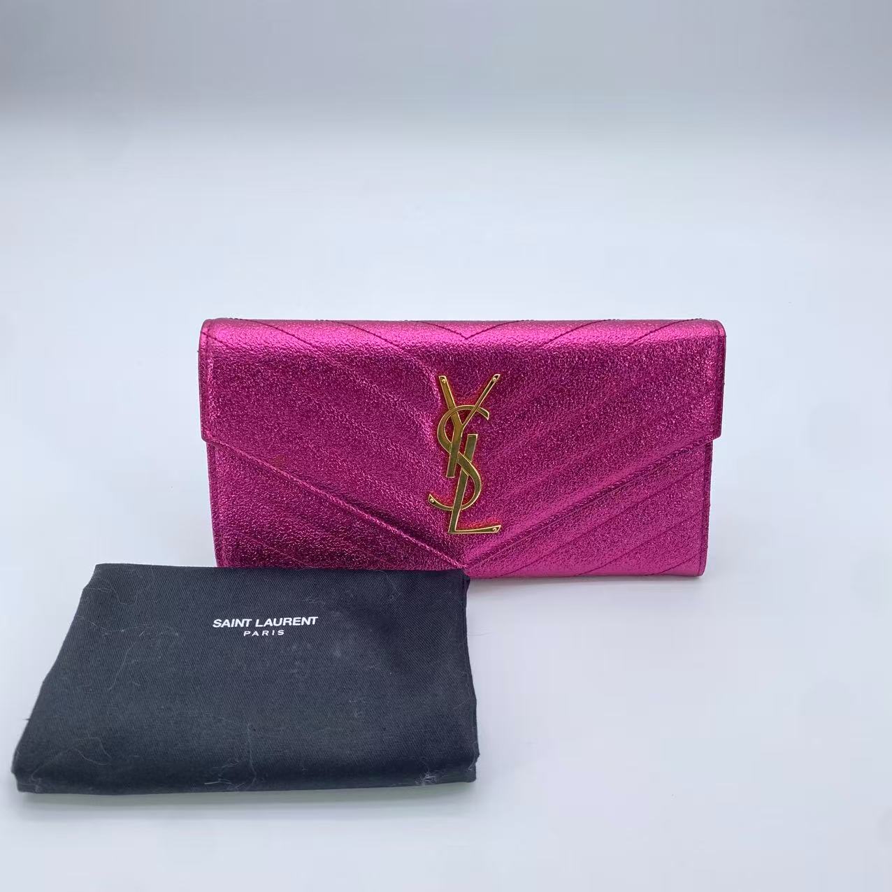 Travel Organizer Flap Wallet Matelasse Chevron Metallic Leather