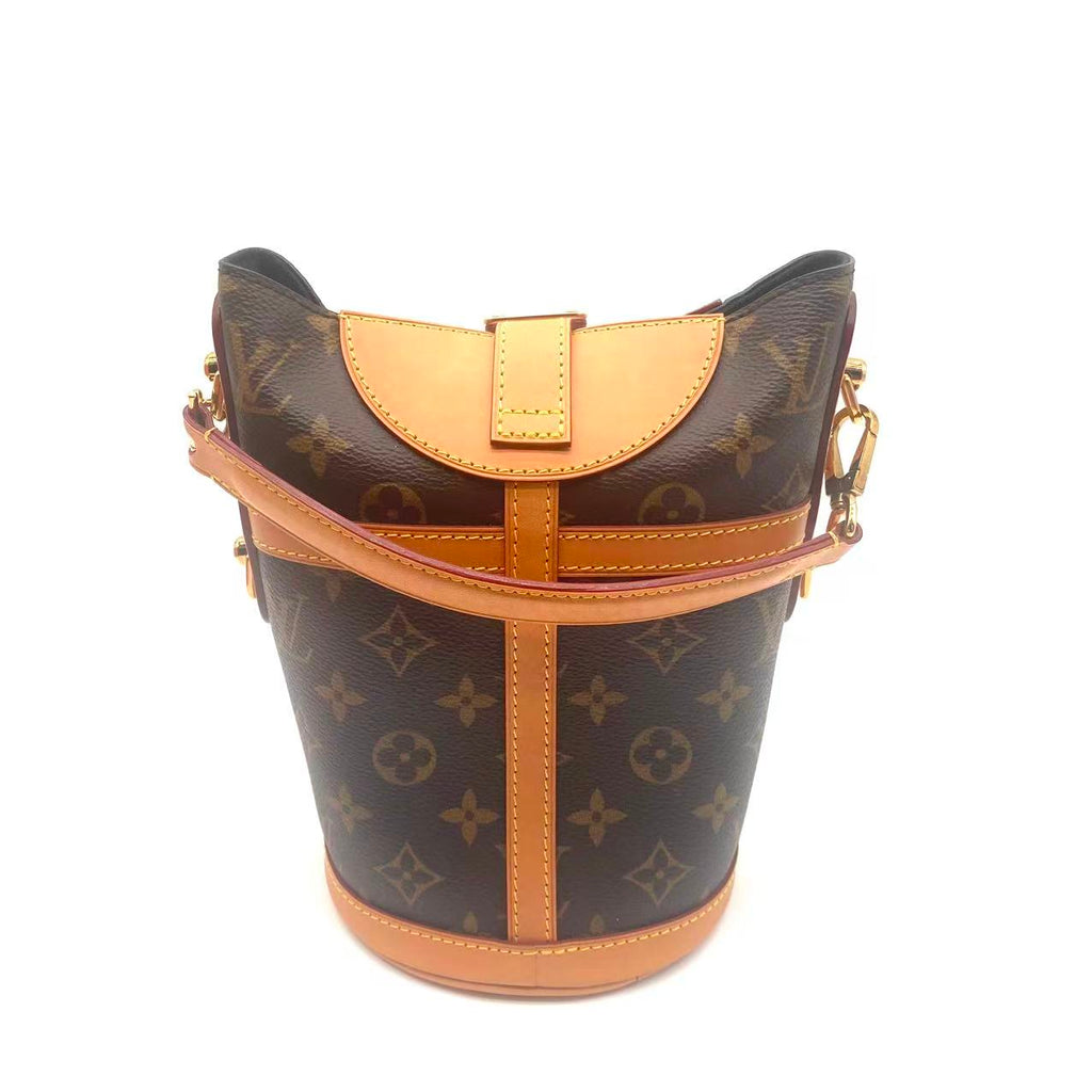 Duffle leather handbag