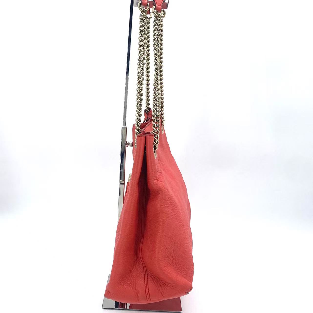 Pebbled Calfskin Medium Soho Chain Shoulder Bag Tabasco Red