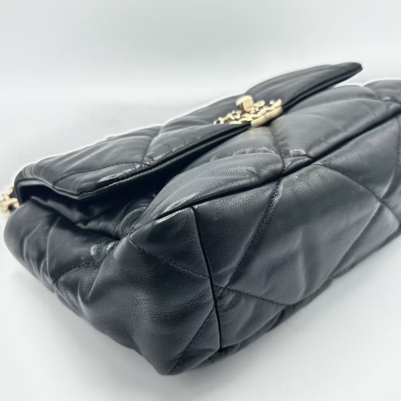 19 Flap Lambskin Large