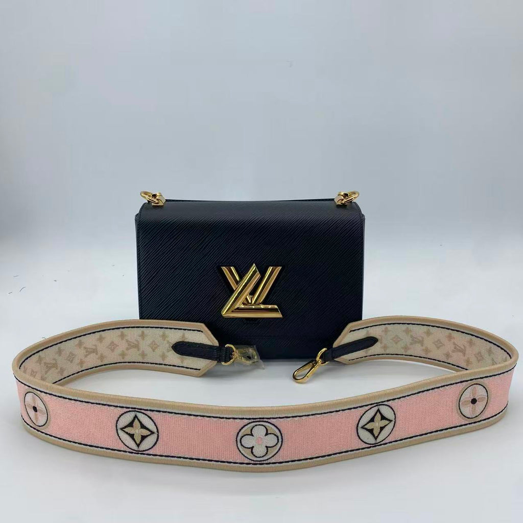 Twist MM Chain Bag