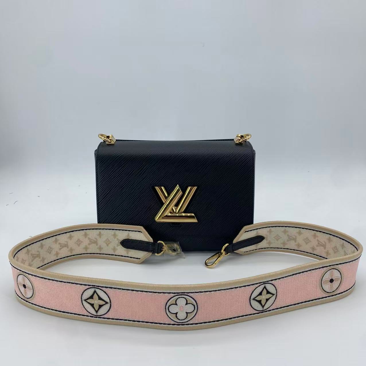 Twist MM Chain Bag
